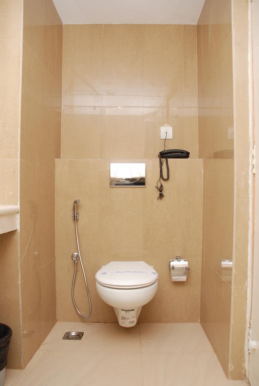 Pla Krishna Inn Tiruchirappalli Phòng bức ảnh