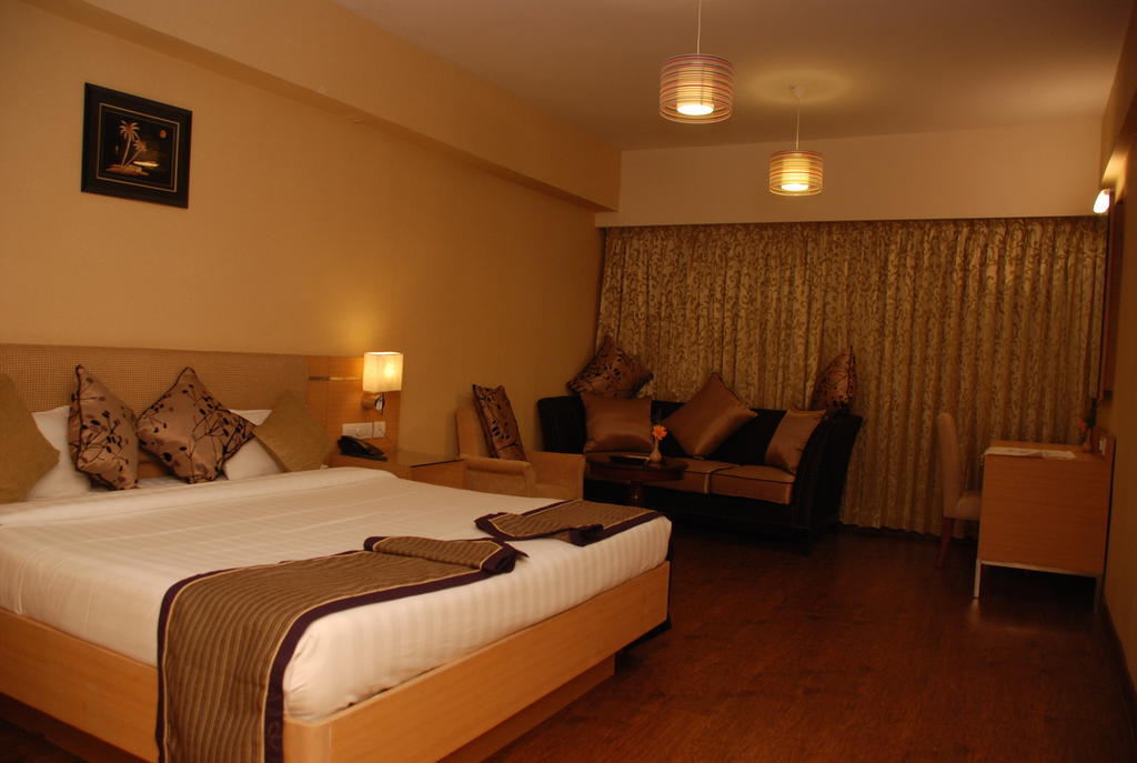 Pla Krishna Inn Tiruchirappalli Phòng bức ảnh