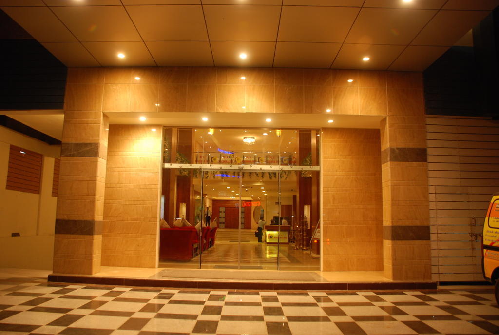Pla Krishna Inn Tiruchirappalli Ngoại thất bức ảnh
