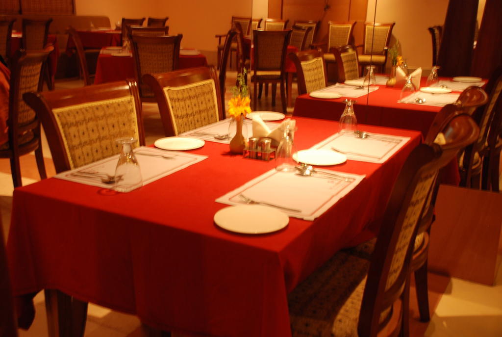 Pla Krishna Inn Tiruchirappalli Ngoại thất bức ảnh