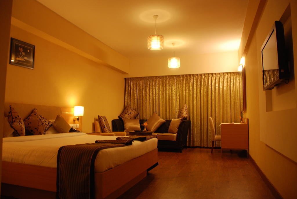 Pla Krishna Inn Tiruchirappalli Ngoại thất bức ảnh